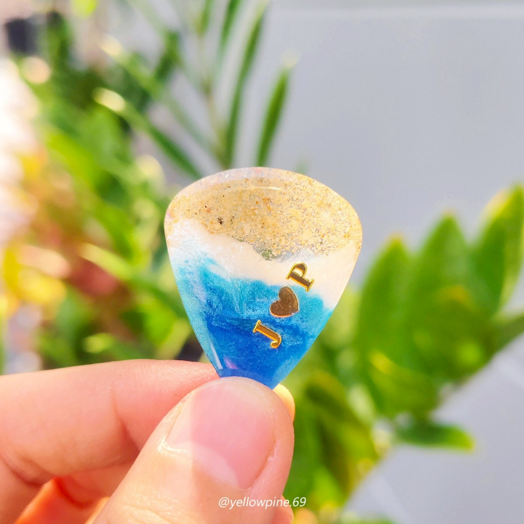 ปิ๊กกีตาร์ ลายทะเล  Pick guitar สลักชื่อได้ ปิ๊กกีตาร์เรซิ่น สั่งทำ ของขวัญ สร้อยปิ๊ก พวงกุญแจปิ๊ก สร้อยคอปิ๊ก ปิ๊กกีต้า ราคา ถูกที่สุด ดีลบีเคเค แกลเลอรีภาพที่ 5