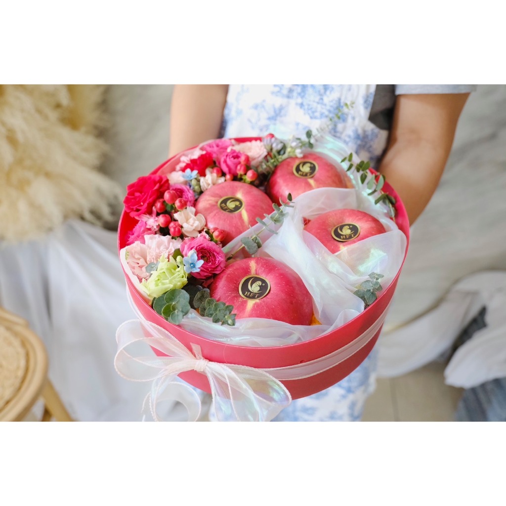 ‼️ส่งด่วน‼️Gift Fruit Box กล่องผลไม้+ดอกไม้สด (แอปเปิ้ลเกรดพรีเมี่ยม) ของขวัญสุดพิเศษสำหรับคนพิเศษ 💕🎁