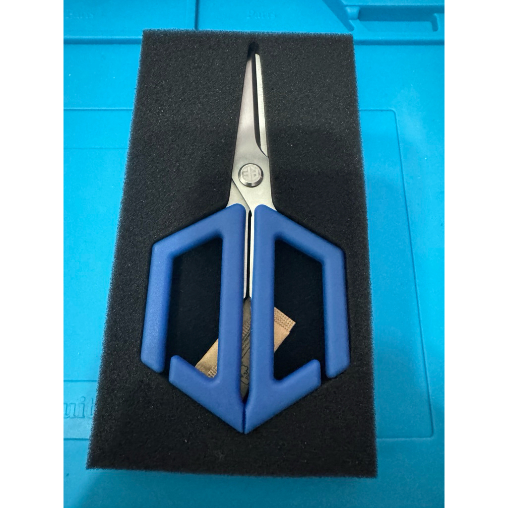 ห้ามสั่งซื้อ Petrified Fish Stainless Steel Scissors กรรไกรพกพาอเนกประสงค์ สแตนเลสคุณภาพสูง แข็งแรง คมกริบ