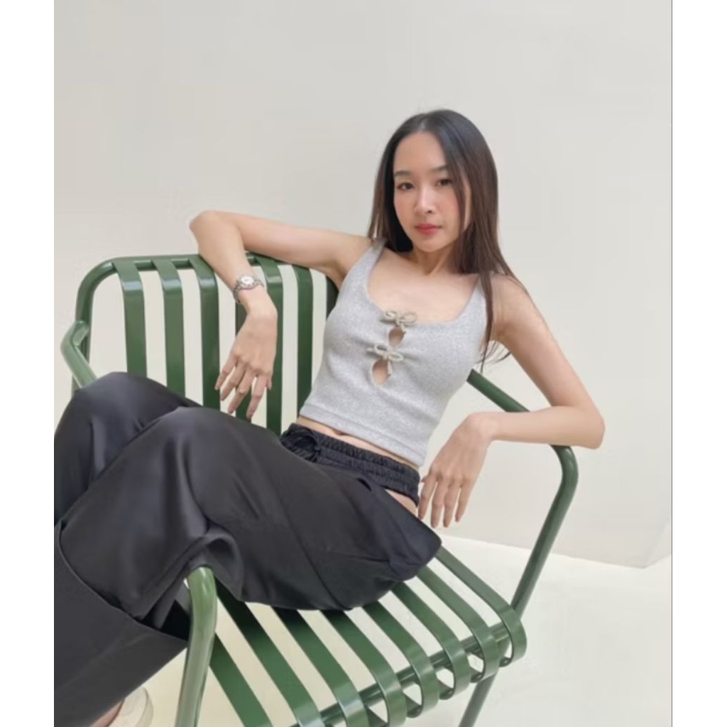 เสื้อกล้ามครอปแต่งโบว์ Taya Fabrique
