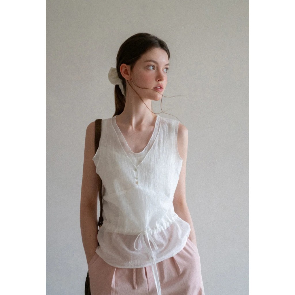 [พรีออเดอร์] EGGKA : V Neck Drawstring Hem Sleeveless Top