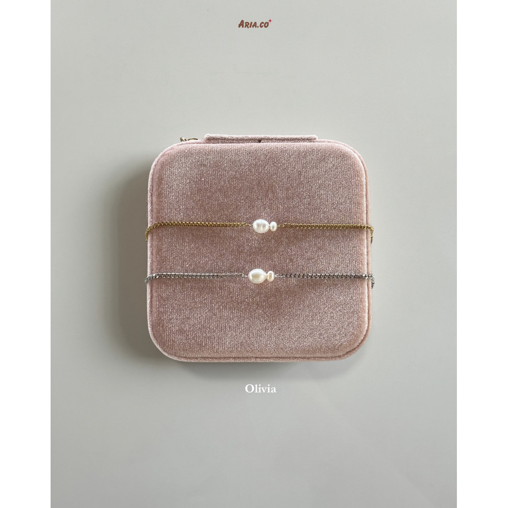 Olivia Bracelet - Stainless steel with fresh water pearl ไม่ลอกไม่ดำ ปรับความยาวได้ | Aria.co