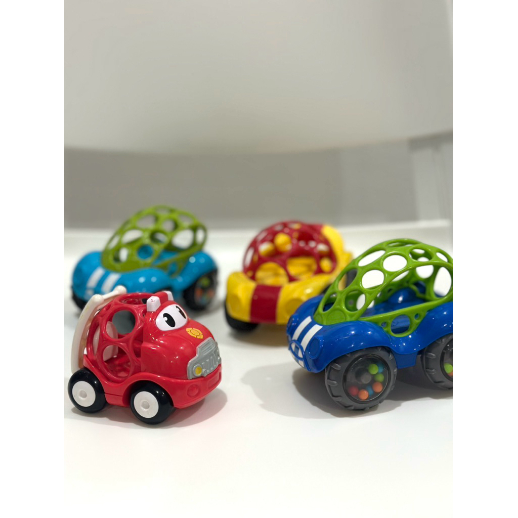 Bright Starts Oball Rattle & Roll  รถของเล่น รถoball