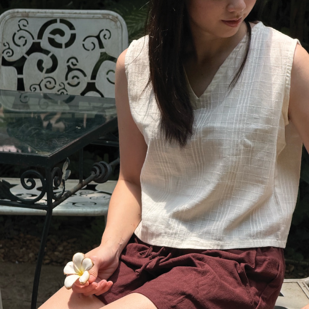 เสื้อครอปคอวี แขนกุด ใส่สบายไม่ร้อน ผ้าฝ้ายมินิมอล ใส่ไปคาเฟ่