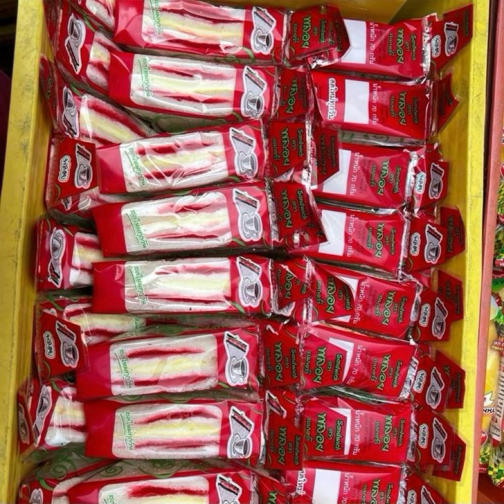 สินค้าพร้อมส่ง แซนวิชแยมสตอเบอร์รี่ บลูเบอร์รี่ อร่อน ขนมปังนิ่มชวนกิน( ยกตะกร้า 40 ชิ้น )