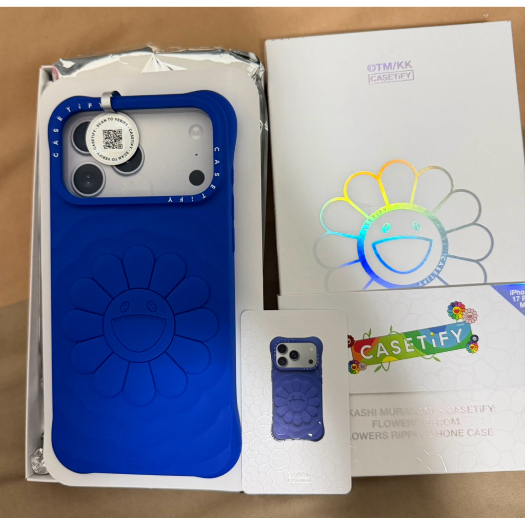 เคส casetify murakami สีน้ำเงิน