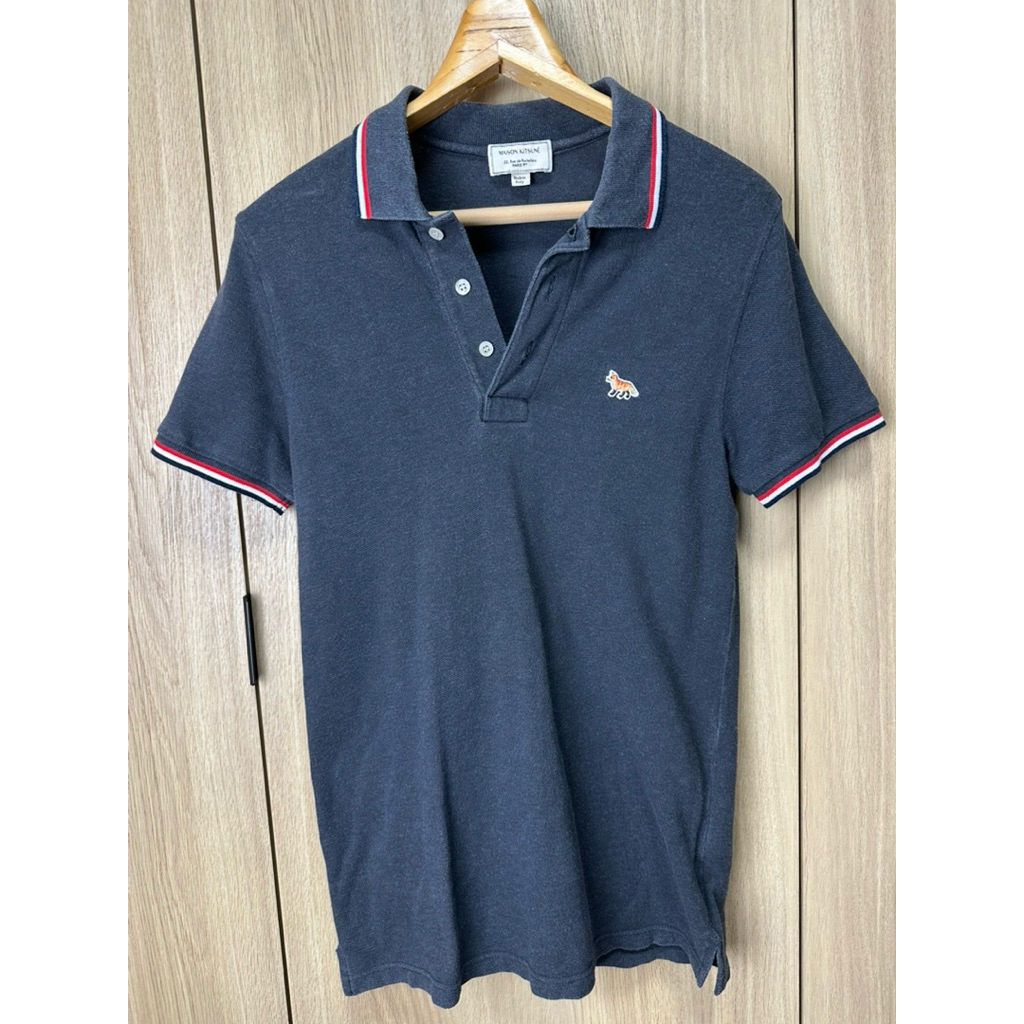 เสื้อโปโลสีเทาดำ Maison Kitsune