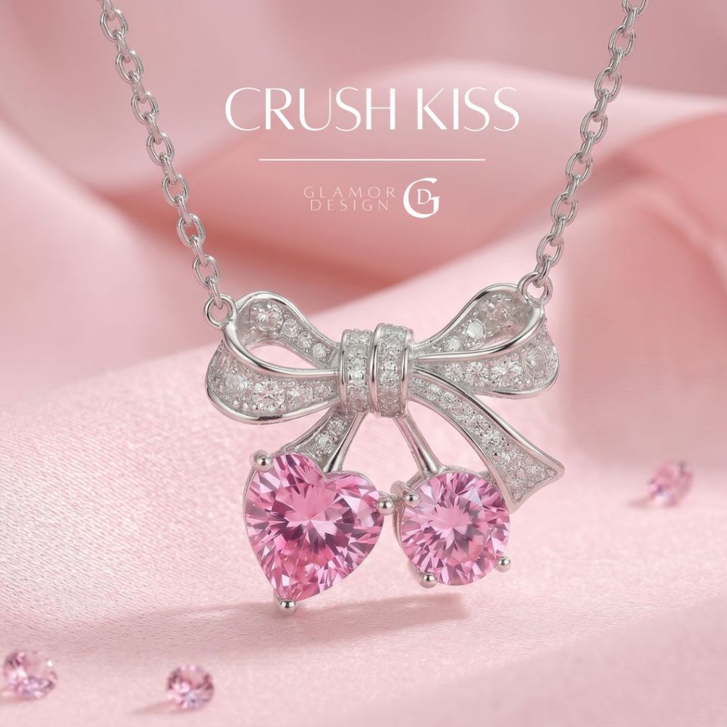 GLAMOR✨ สร้อยเงินเเท้ Crush Kiss สร้อยคอรูปหัวใจโบว์ประดับเพชรสีชมพู สร้อยคอเพชร