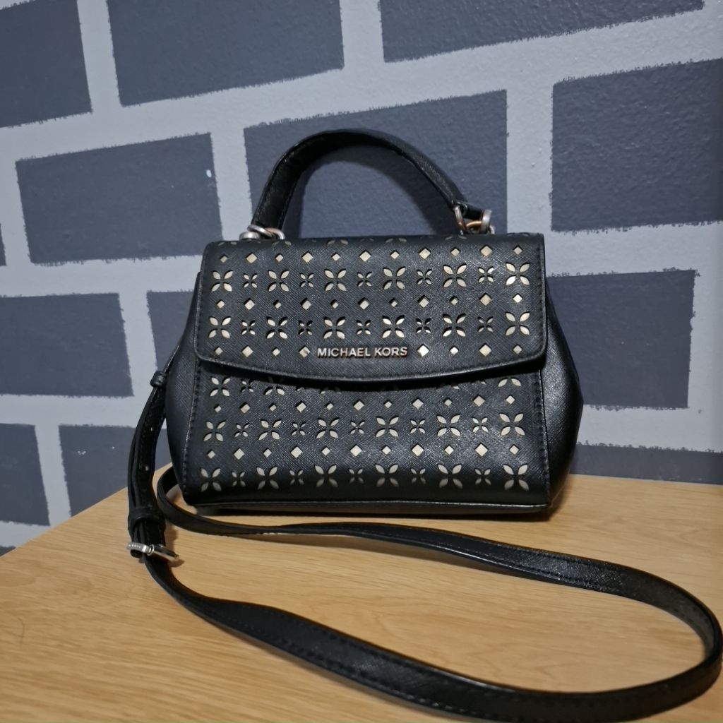 ส่งต่อกระเป๋า MK แท้ cross body