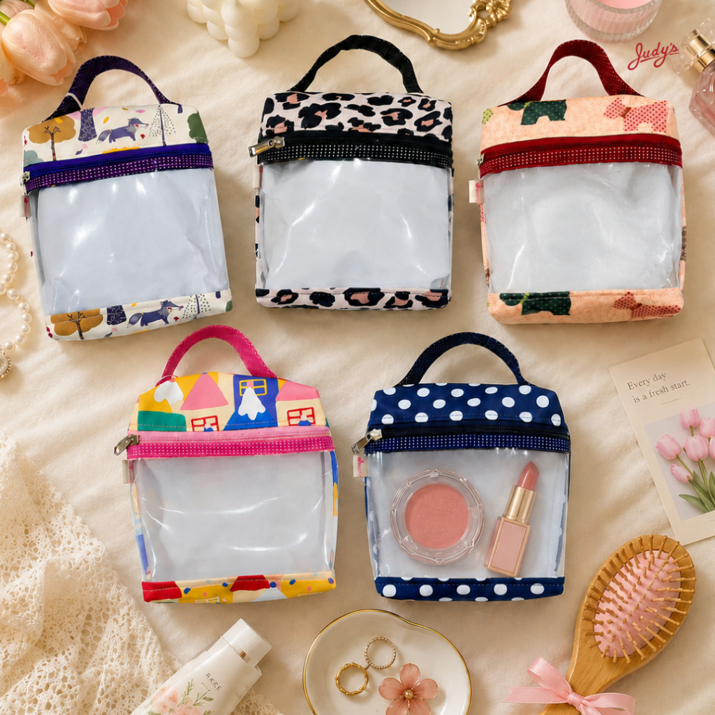 Judy’s กระเป๋าเครื่องสำอางใสพกพา ขนาดเล็ก มีหูหิ้ว ลายผ้าน่ารัก Clear Mini Cosmetic Bag