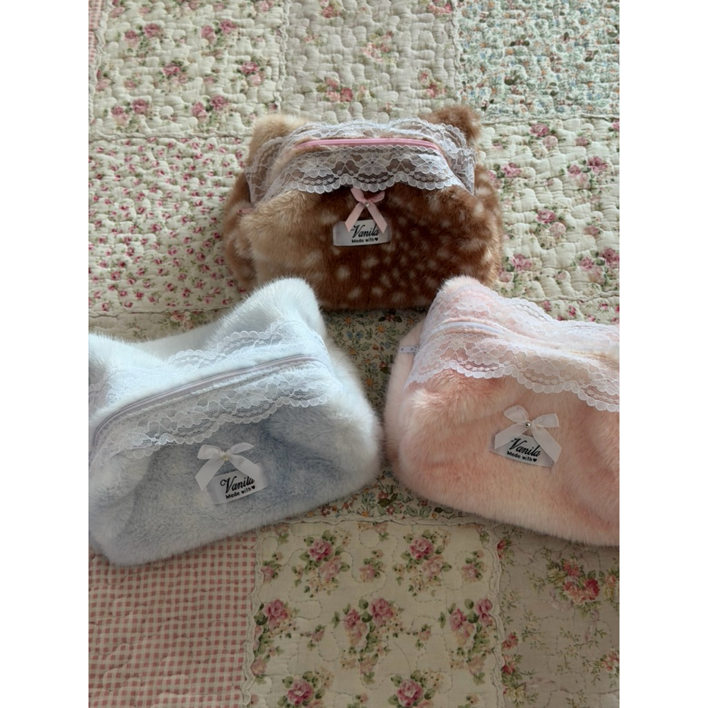 Sweet Bambi (กระเป๋าเครื่องสำอางลายขนกวางติดลูกไม้)