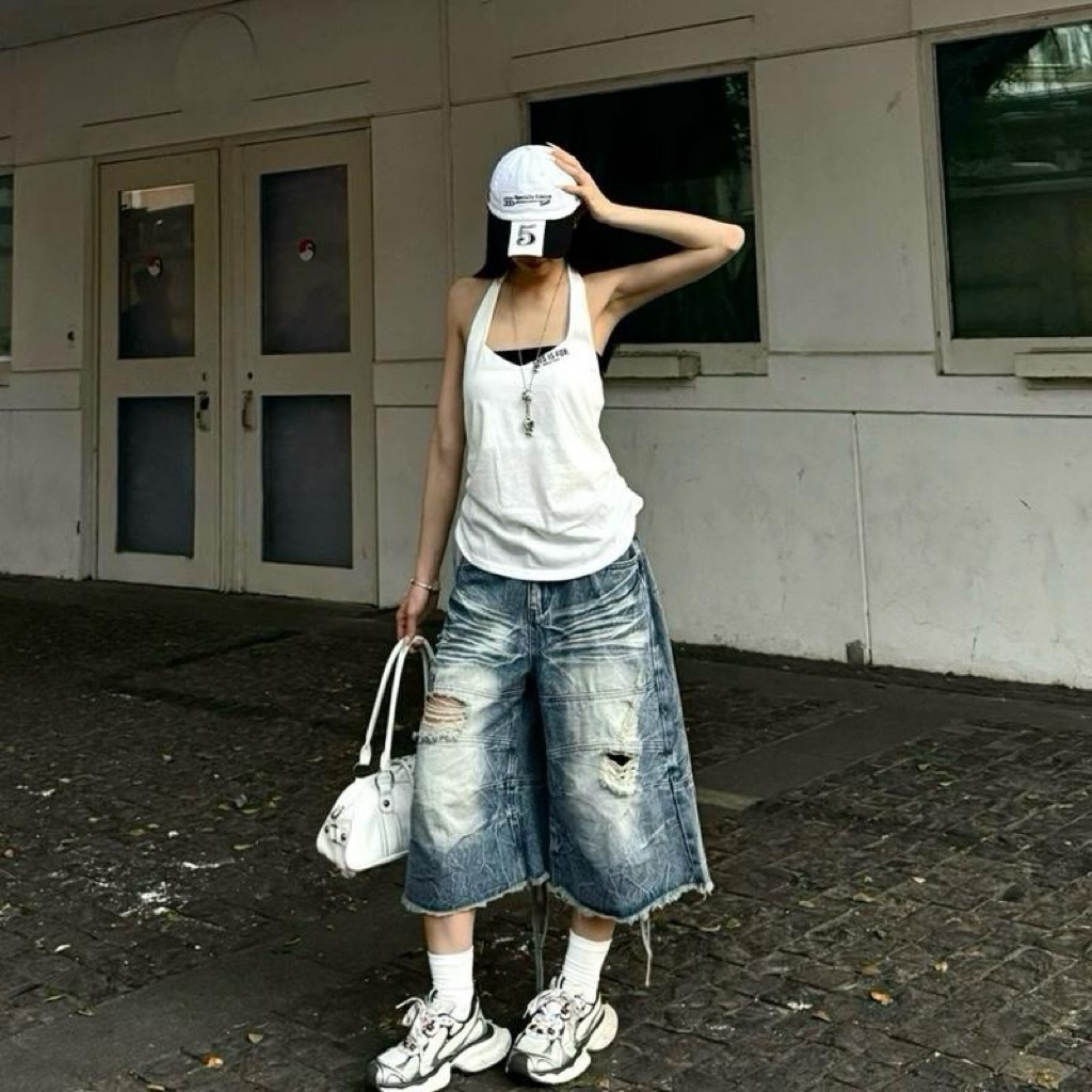 TNSTYLE(🛍️พร้อมส่ง🛍️)กางเกงยีนส์ขาสั้น รุ่น Denim knee-length shorts ดีไซน์การขาด ดีไซน์เก๋ เท่ๆไม่ซ้ำใครY2K