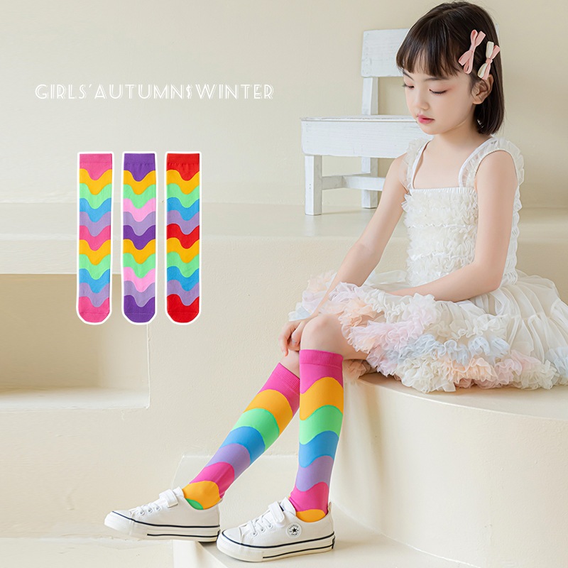 ShopAt.Two[SC-0057] ถุงเท้าเด็กผู้หญิงลายทางสีรุ้งยาวถึงกลางน่อง