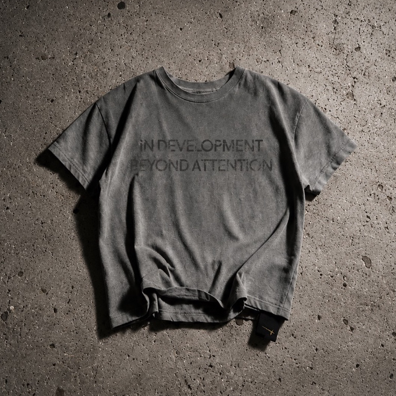 EM-BEYOND ATTENTION BOXY T-SHIRT