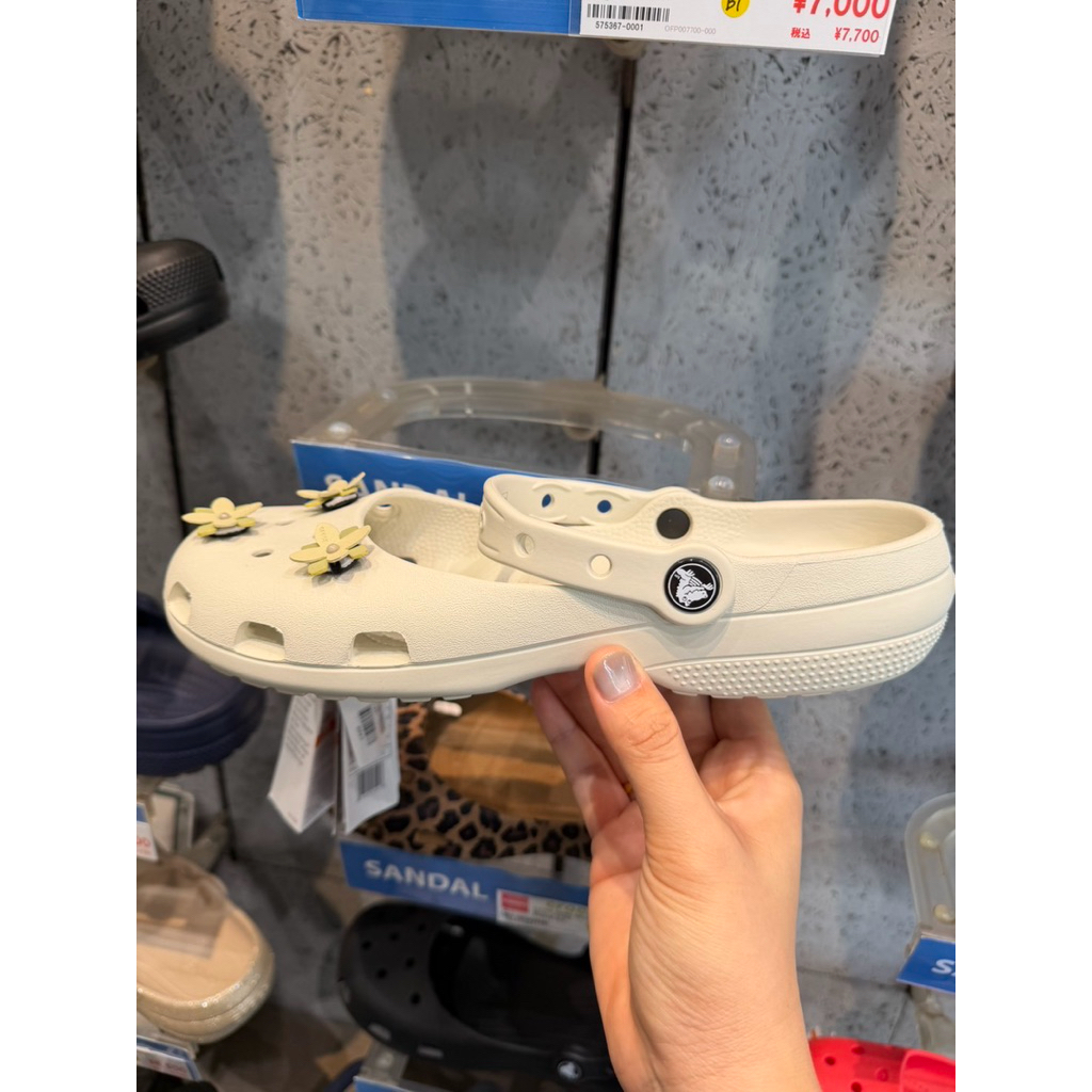 พรีออเดอร์  🍃 รองเท้า Crocs Japan แท้