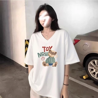 เสื้อยืดแขนสั้นคอวีทรงหลวมตัวนี้ออกแบบมาโดยเฉพาะสำหรับผู้หญิงไซส์ใหญ่ และเหมาะอย่างยิ่งสำหรับผู้ที่มีรูปร่างอวบอิ่ม เป็น