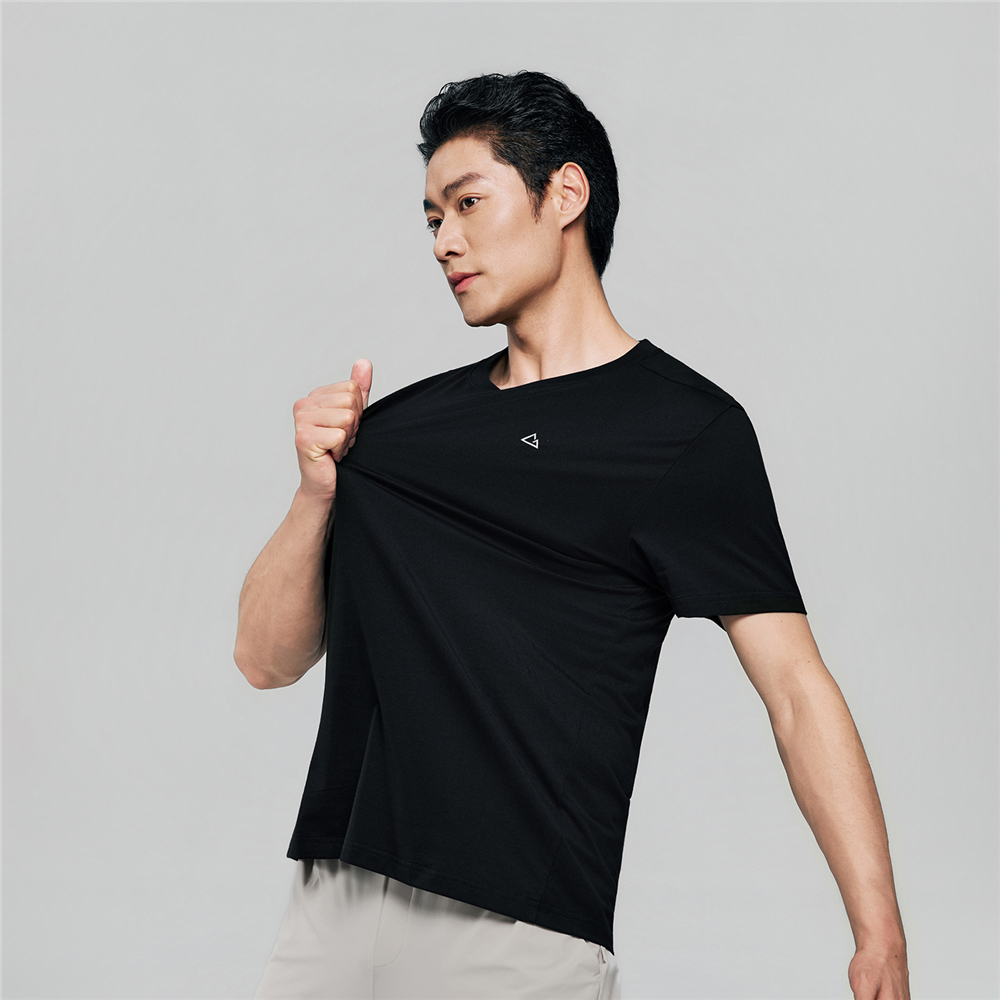 GIORDANO  เสื้อยืดผู้ชาย Men's Slim Quick Dry Tee (G-Motion) 01026286