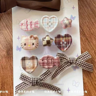 เสน่ห์การ์ตูนของรองเท้าแตะตลกแดง KT รูแมวเข็มหัวเข็ม DIY รองเท้าสตรีอุปกรณ์เสริมตกแต่ง