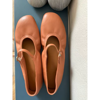 Twotwntytwo.Stores “Jodie MJ soft shoes “