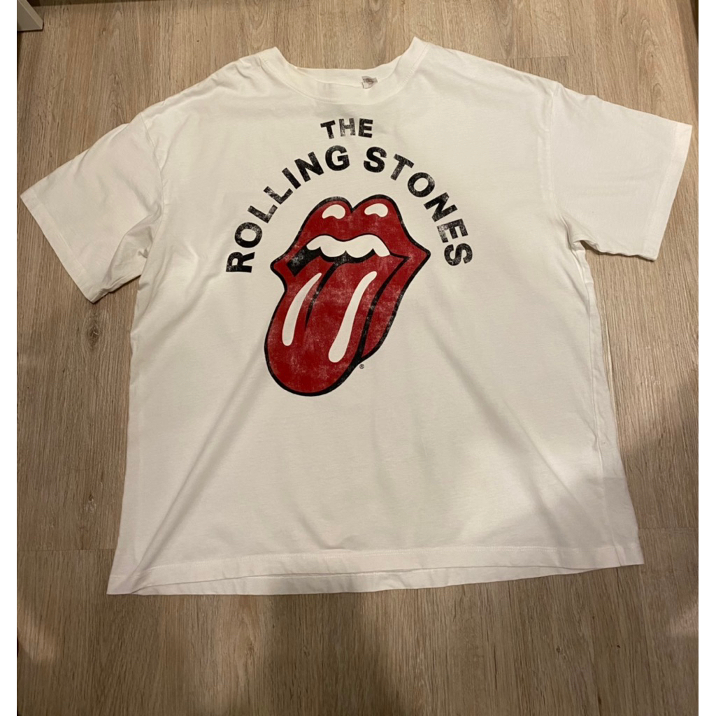 รหัสA2 The Rolling Stones x H&M ขนาด: อก46นิ้ว ยาว 26.5นิ้ว  ตำหนิ: - ราคา: 389บาท 💖
