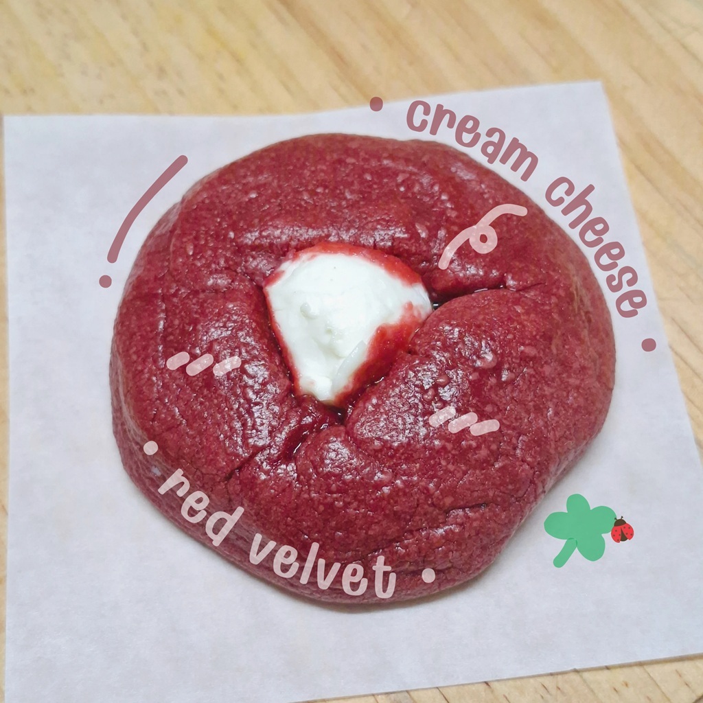 ซอฟคุกกี้ เรดเวลเวท ครีมชีส ชิ้น 80 กรัม Red Velvet Cream Cheese Soft Cookies
