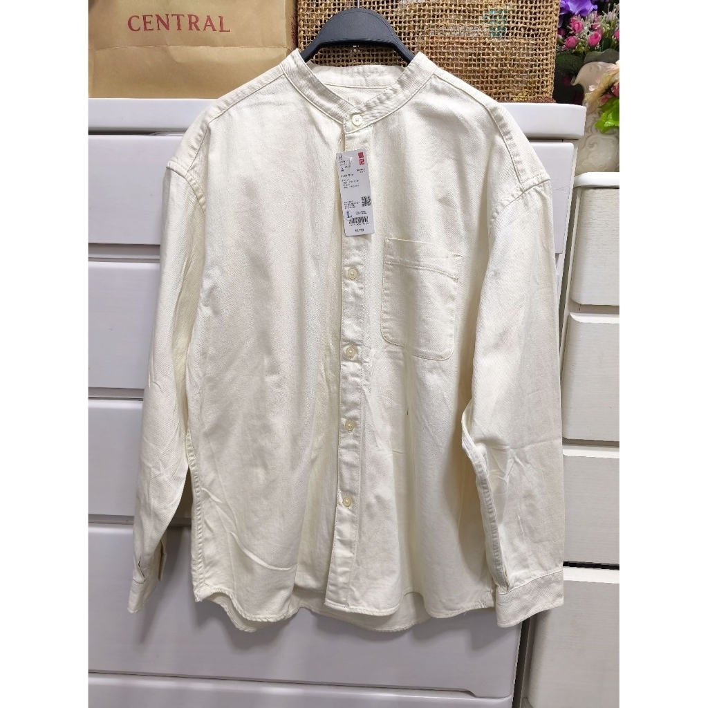 Uniqlo denim shirt เสื้อเชิ้ตคอจีน สีครีม