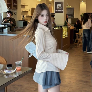 Bella Shop เสื้อเชิ้ตแขนยาวแฟชั่นสำหรับผู้หญิง เสื้อเชิ้ตลายทางสีน้ำเงินแขนบาน สไตล์สลิมฟิต สไตล์เกาหลี ทรงสวย