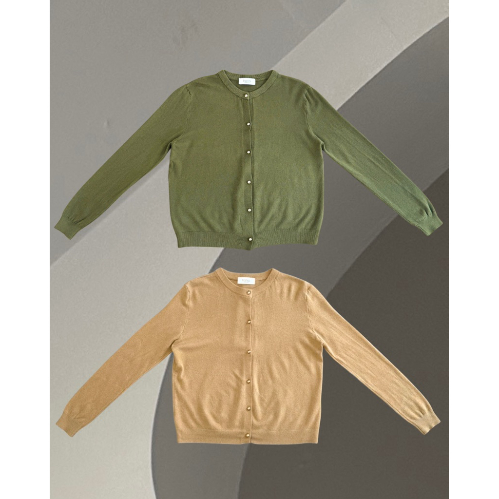 INFINITY : Limin Cardigan (ลิมิน)  เสื้อคาดิแกน ผ้าไหมพรม คอกลม กระดุมสีทองเรียบหรูด้านหน้าถอดออกได้