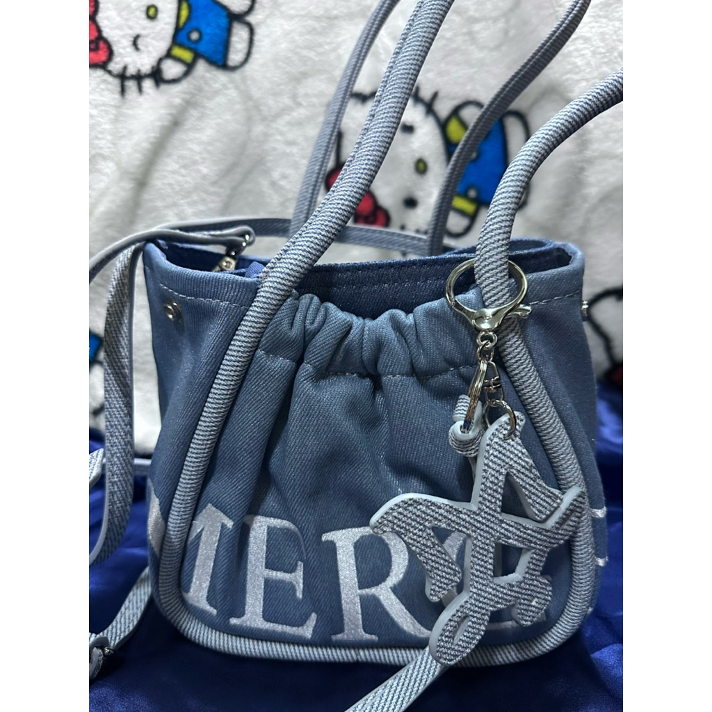 ส่งต่อกระเป๋า Merge A Day Bag Mini สี Jean Glitter สภาพ100% 💙