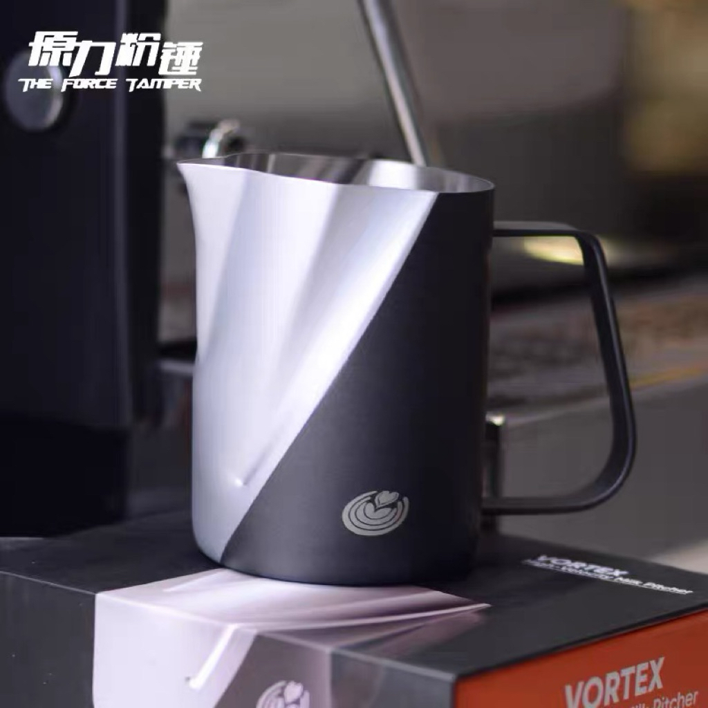 (Pre Order)  The Force Pitcher สำหรับเทฟองนม Milk Pitcher/ Latte Art Pitcher พิชเชอร์สำหรับทำ Latte 