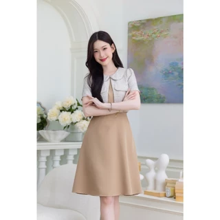 เดรส ALERT BRAND คอปก ล้อมมุก เป็นผ้าทวีตสวยมีเอกลักษณ์อัดกาวให้ นิ่มใส่สบายไม่หนาเกินไป ช่วงอกมีดีเทลแต่งกระเป๋าล้อมมุก