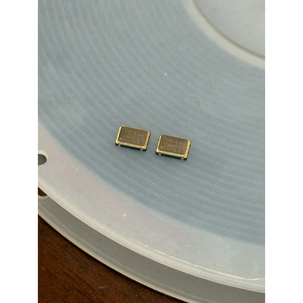 Crystal Oscillator CB3LV-3I-25M0000