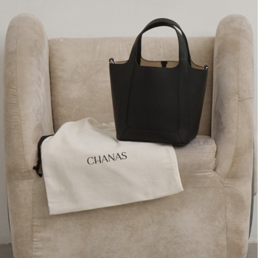 CHANAS กระเป๋า CHENA Bag - Black สีดำ (Adjustable Strap) กระเป๋าหนังวัวแท้ กระเป๋าถือ กระเป๋าสะพาย กระเป๋าสีดำ