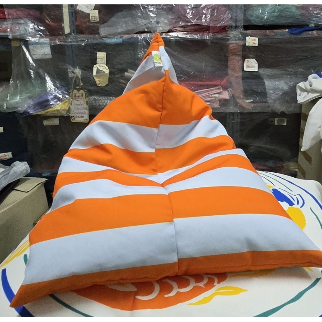โซฟาเม็ดโฟม[พร้อมส่ง-บรรจุโฟมแล้ว]Bean Bag เก้าอี้ทรงชีส วัสดุผ้ากันน้ำ ลายทาง size.70 x 90 cm.