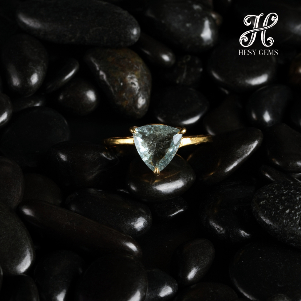 แหวน Aquamarine TR 1.75ct ชุบYG Trillion Cut Aquamarine 1.75 ct Ring, Yellow Gold Plated
