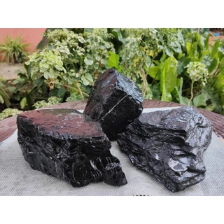 หินภูเขาดำ (Black Stone)ก้อนใหญ่ 1ก้อน(น้ำหนักก้อนละ 2-3กิโล) สำหรับจัดสวนถาด หินจัดตู้ปลา หินจัดเลเอาท์ หินจัดสวน