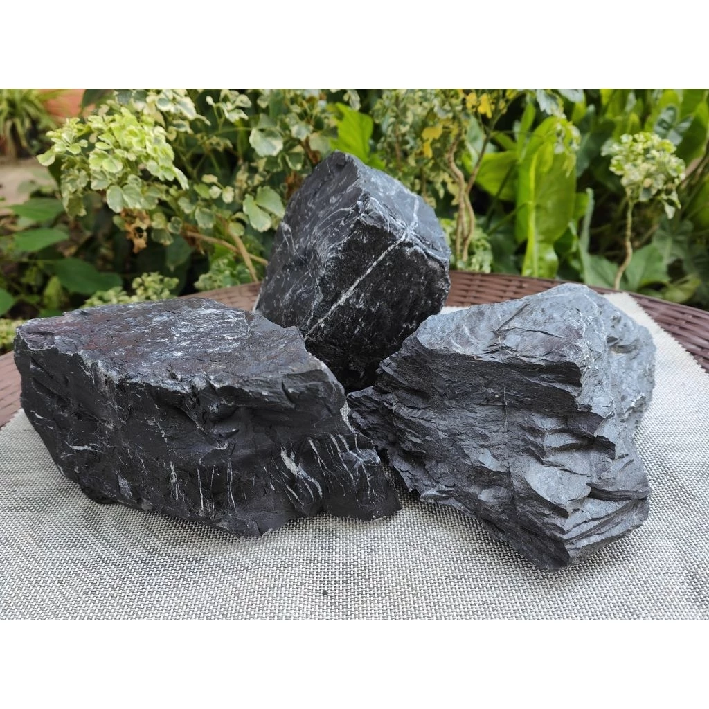 หินภูเขาดำ (Black Stone)ก้อนใหญ่ 1ก้อน(น้ำหนักก้อนละ 2-3กิโล) สำหรับจัดสวนถาด หินจัดตู้ปลา หินจัดเลเอาท์ หินจัดสวน