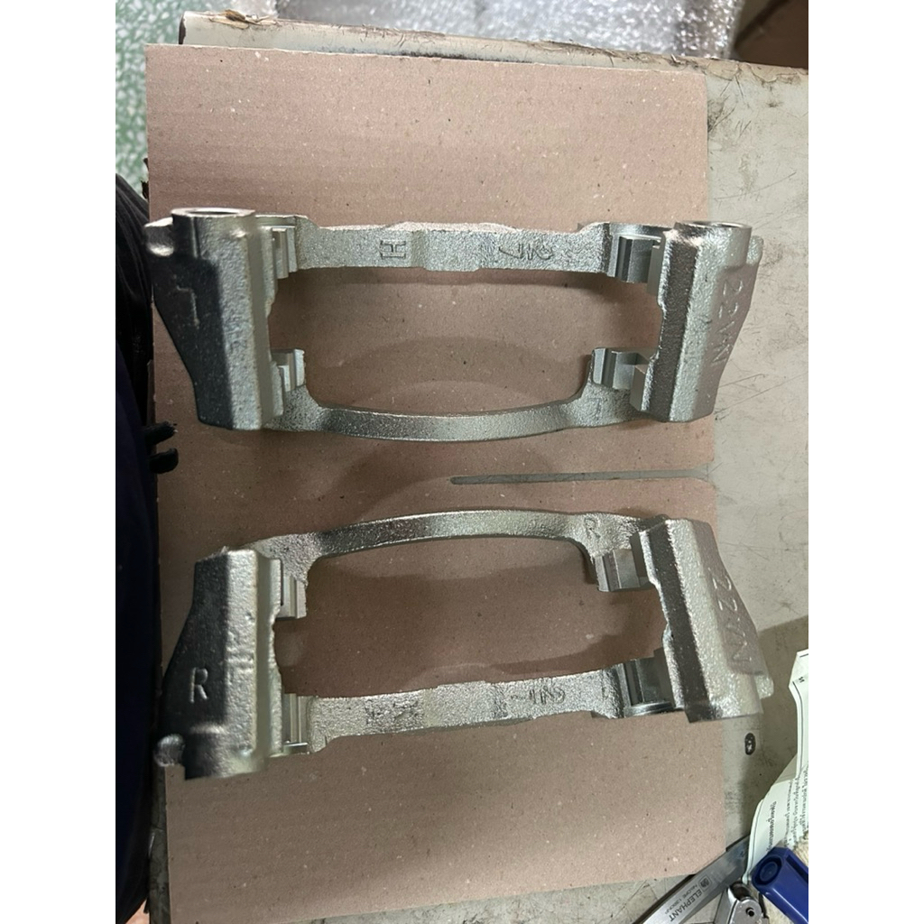 คาริปเปอร์เบรคหน้า คาลิปเปอร์เบรคหน้า เสื้อคาริปเปอร์เบรคหน้า Toyota Altis 2008-2018 โตโยต้า อัลติส