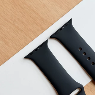 สายสั้น Black Sport Band (รุ่นใหม่ จะไม่ดำสนิทเหมือนรุ่นเก่า)มือหนึ่ง S/M มี 2 Sizeในตัวเลือกค่ะ แท้💯 ไม่มีกล่องนะคะ