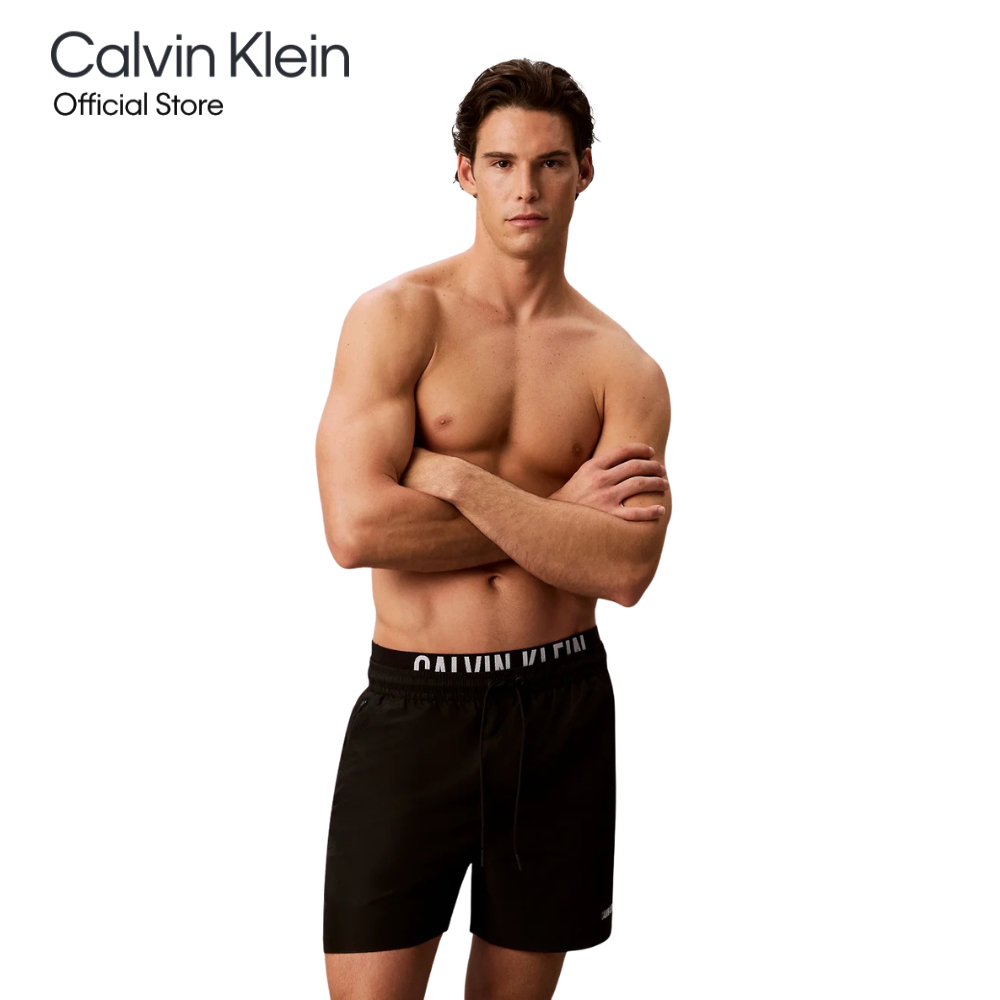 CALVIN KLEIN กางเกงว่ายน้ำผู้ชาย Double Waistband Swim Shorts Intense Power รุ่น N61015 UB1-สีดำ