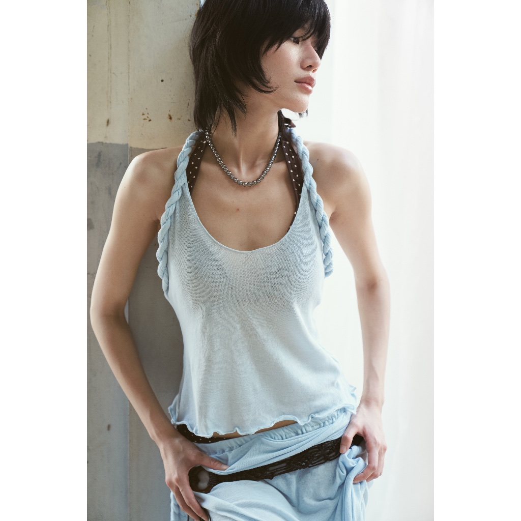 Allur Quarter Horizon top เสื้อทรงคล้องคอ