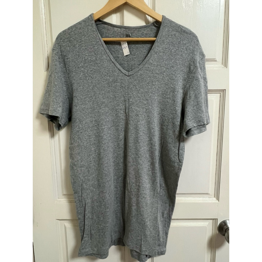เสื้อยืด Uniqlo มือสอง L & XL ขายเหมา 4 ตัว 🫶💕