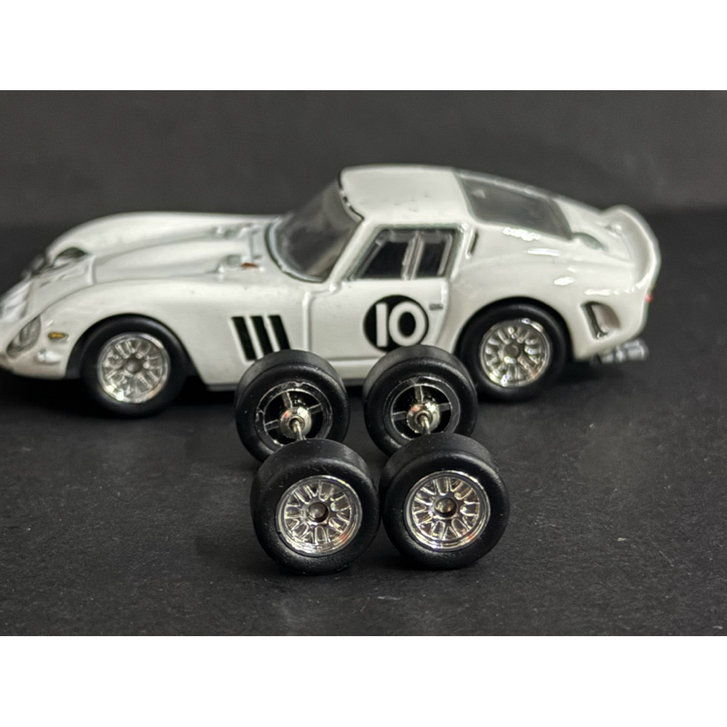 1:64 ล้อยาง สำหรับ ปรับแต่ง ลาย ซี่ bbs สี โครม ขนาดรวมยาง ประมาณ 11 มิล