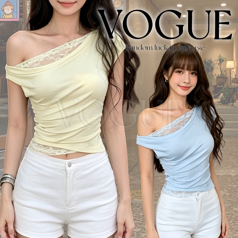 Vogue🌟พร้อมส่ง🌟 เสื้อครอปออฟชอลเอียง ดีเทลลูกไม้ซ้อนคอและปลายผ้า ผ้ายืดรูดยกข้าง พื้นพื้นใส่ง่าย (Y0327)