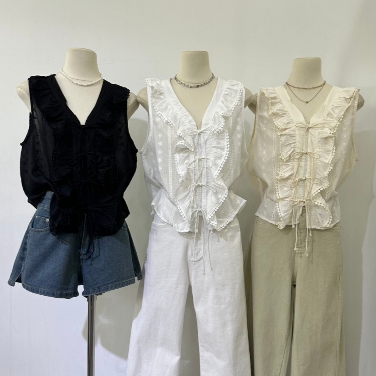 M2180 เสื้อแขนกุดคอวีแต่งระบายผูกโบว์หน้า งานดีเทลน่ารักใจเจ็บ