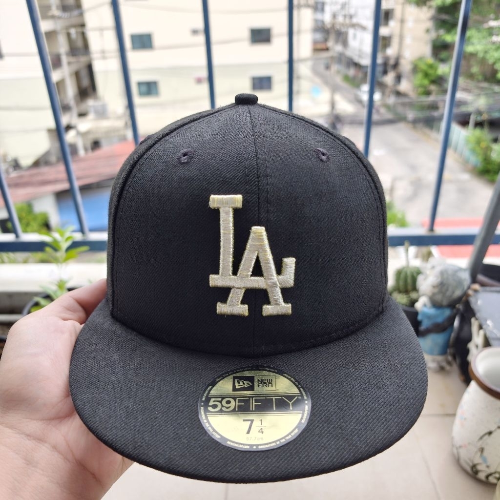 หมวก New Era MLB Los Angeles Dodgers Black/Gold + Old English "Los Angeles" Under Visor 59FIFTY 7 1/
