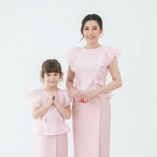 B042 ชุดไทยแม่ลูก เสื้อออแกนดี้ ฟ้าใสแขนผีเสื้อ งานแต่ง สีฟ้า แม่ลูก