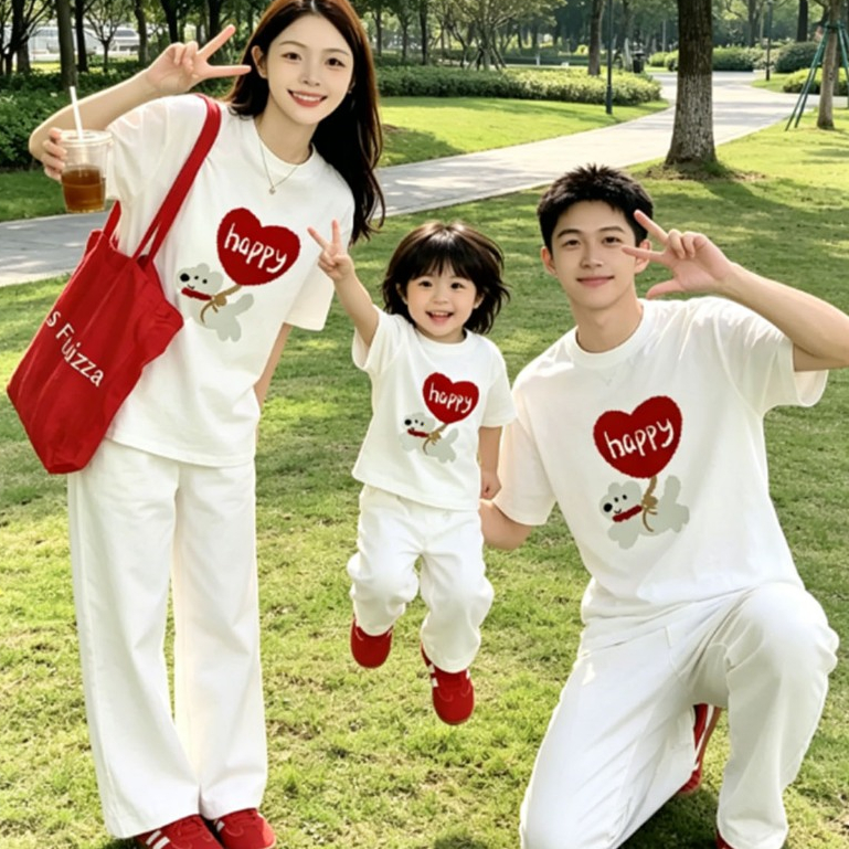 COD-เสื้อครอบครัวสไตล์มินิมอลหวานๆ ลายสุนัขหมีแบกหัวใจ เสื้อยืดสีขาวฤดูร้อน ใส่สบายๆ สำหรับครอบครัวที่ชอบสไตล์อบอุ่นและส