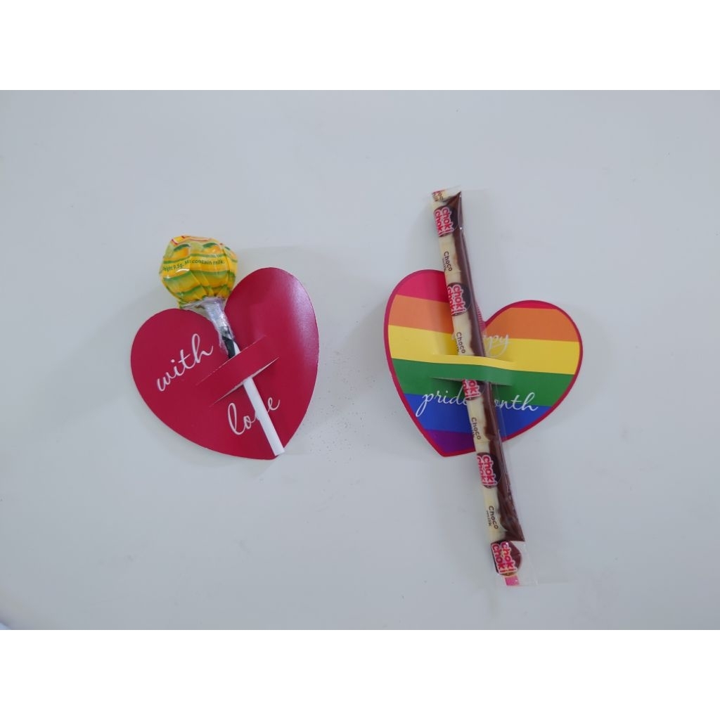แท็ก/การ์ด หัวใจ และธง Pride