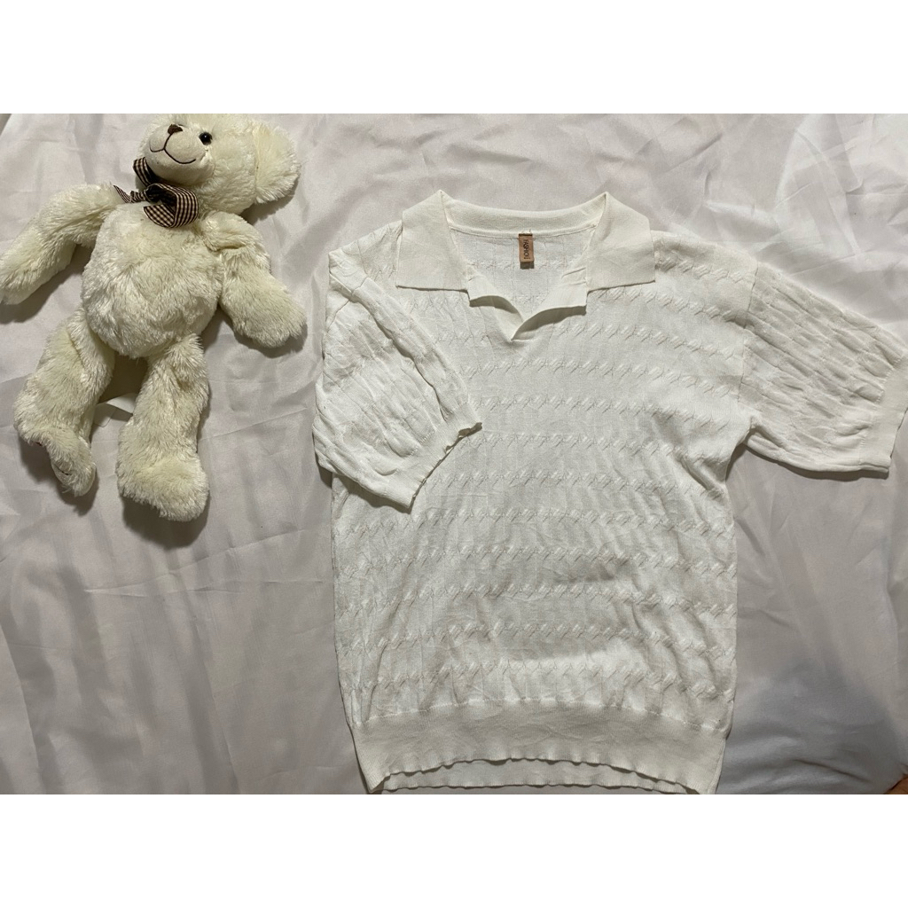 เสื้อคอปกแขนสั้นสีขาว